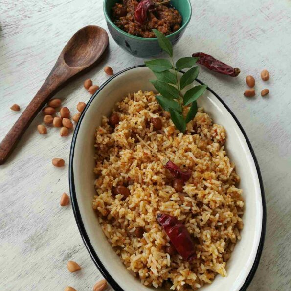 https://www.pontalo.net - Chettinad Style Puliyogare Gojju Recipe