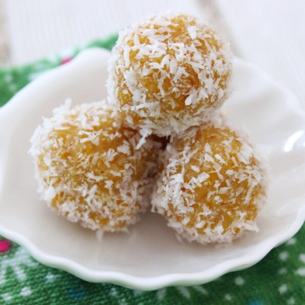 https://www.pontalo.net - कद्दू और नारियल के लड्डू रेसिपी - Pumpkin Coconut Ladoo (Recipe In Hindi)