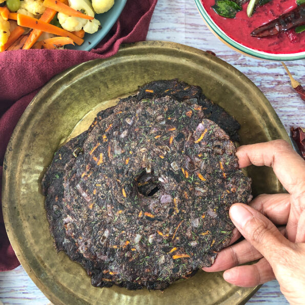 https://www.pontalo.net - Ragi Masala Roti Recipe