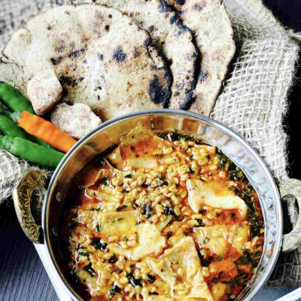 https://www.pontalo.net - Rajasthani Dana Methi & Papad Ka Saag Recipe