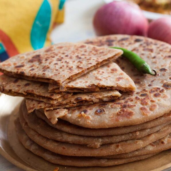 https://www.pontalo.net - Rajma and Horse Gram Stuffed Paratha Recipe