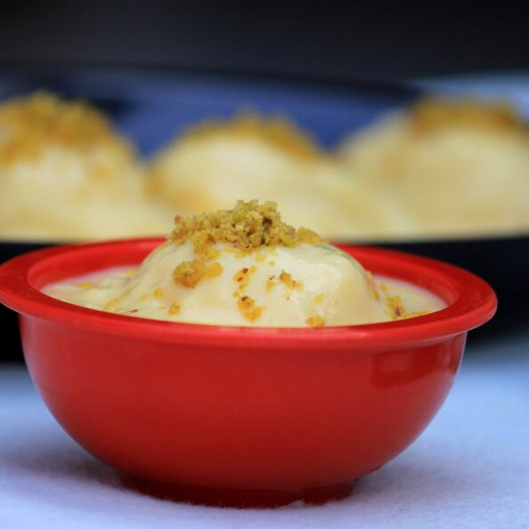 https://www.pontalo.net - Rasgulla Custard Pudding Recipe