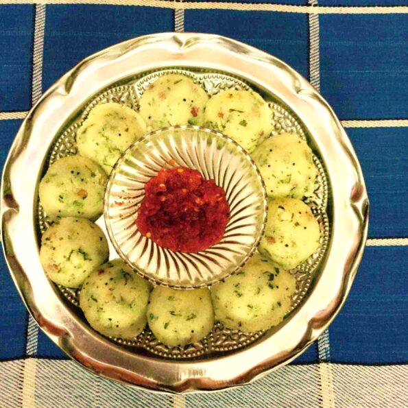 https://www.pontalo.net - Mini Rava Idli With Tomato Chutney Recipe