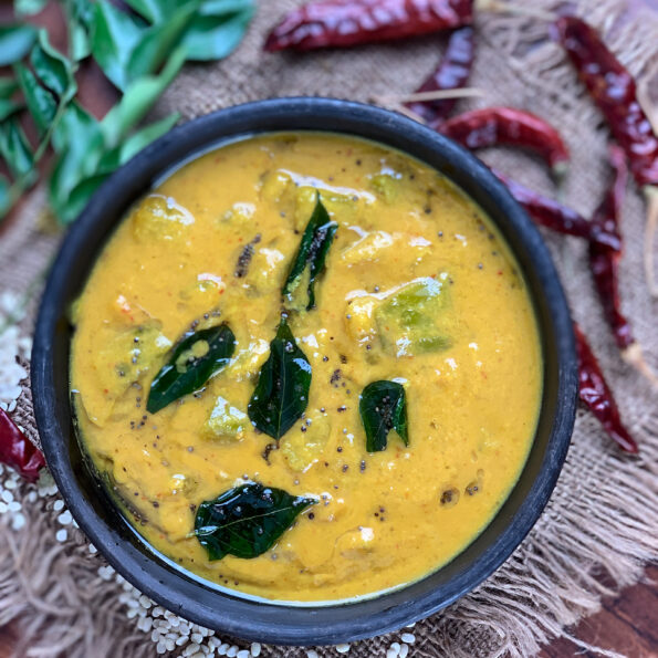 https://www.pontalo.net - Mavinakayi Menasinakai Curry Recipe  - Raw Mango Coconut Curry