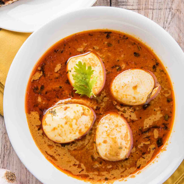 https://www.pontalo.net - Kerala Style Rich Creamy Egg Cashew Curry Recipe