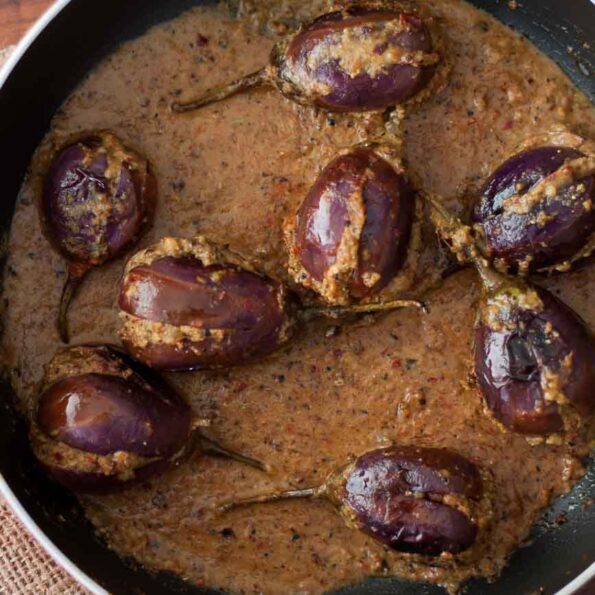 https://www.pontalo.net - रिंगन रवैया रेसिपी - Parsi Style Stuffed Eggplant (Recipe In Hindi)