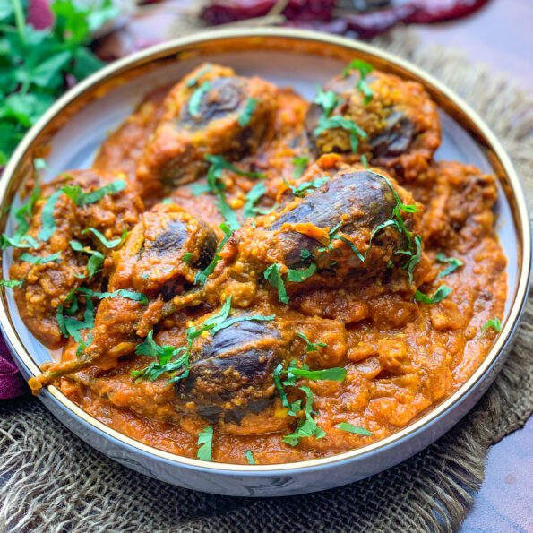 https://www.pontalo.net - Bharva Baingan Masala Recipe - Stuffed Brinjal Masala