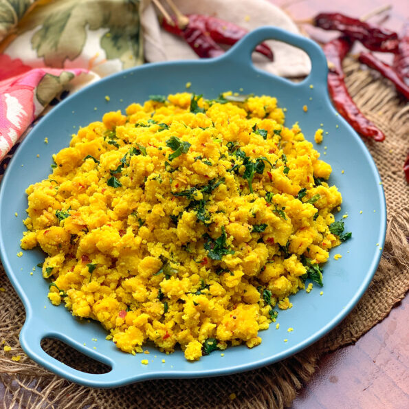 https://www.pontalo.net - Menthia Keerai Paruppu Usili Recipe - Steamed Lentil Crumbled With Fenugreek Leaves