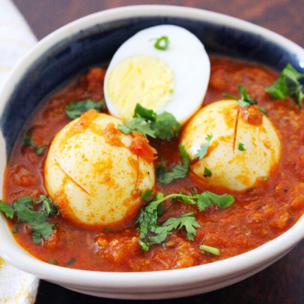 https://www.pontalo.net - Saoji Egg Curry Recipe