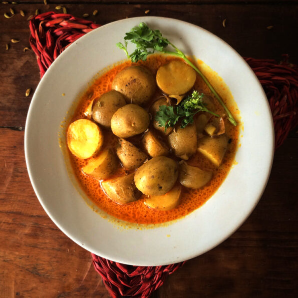 https://www.pontalo.net - Saunf Aloo (Fennel Potato Curry) Recipe