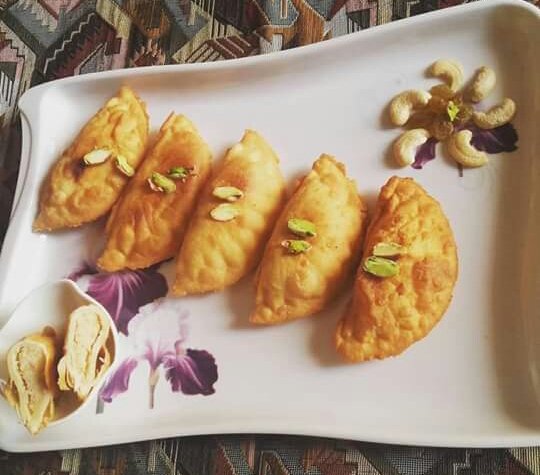 https://www.pontalo.net - Semolina Gujiya Recipe