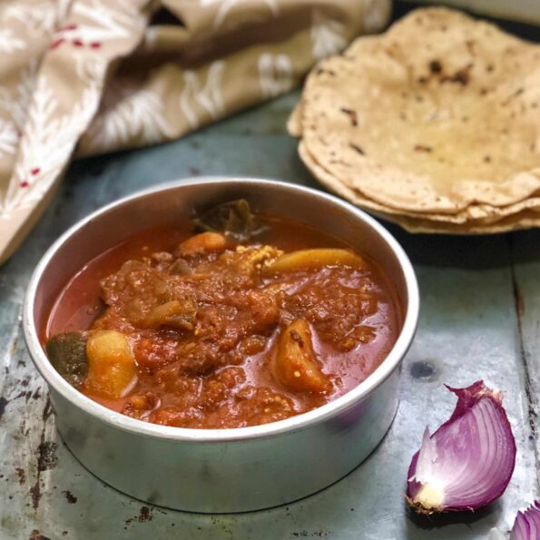 https://www.pontalo.net - Sindhi Style Wadi Aloo Ki Sabzi Recipe - Spicy Wadi And Potato Curry