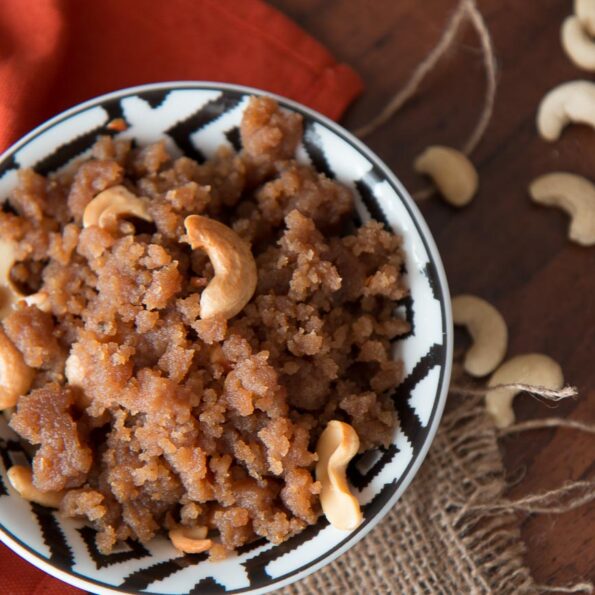 https://www.pontalo.net - Singhare Atte Ka Halwa/Sheera Recipe (Water Chestnut Flour Halwa Recipe)