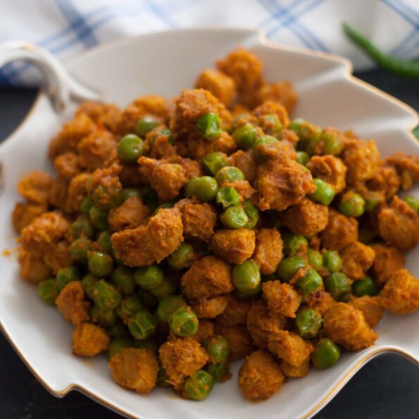 https://www.pontalo.net - Soya Chunk And Green Peas Sabzi Recipe