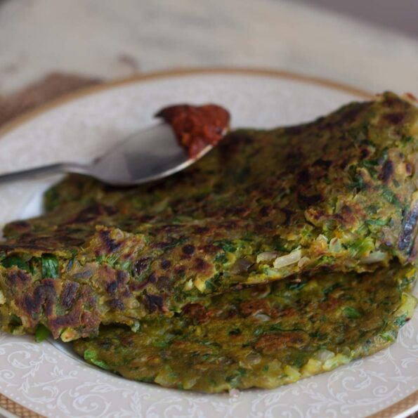 https://www.pontalo.net - Spinach Thalipeeth Recipe