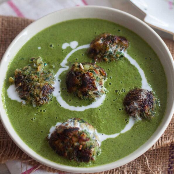 https://www.pontalo.net - Spinach And Sweet Potato Kofta In Green Curry Recipe