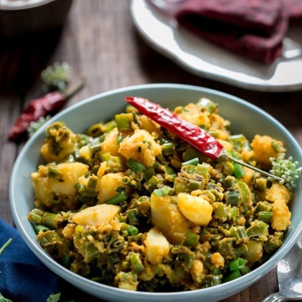 https://www.pontalo.net - हरे प्याज और आलू की सब्ज़ी रेसिपी - Spring Onion Potato Sabzi Recipe