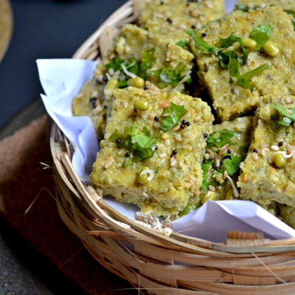 https://www.pontalo.net - Sprouted Moong Dhokla Recipe