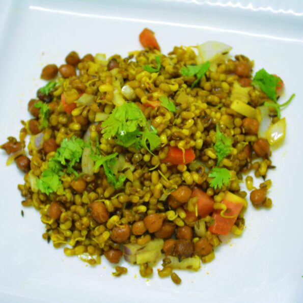 https://www.pontalo.net - Matki Kala Chana Salad Recipe