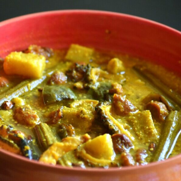 https://www.pontalo.net - Bengali Sukto Recipe - Mixed Vegetable Curry