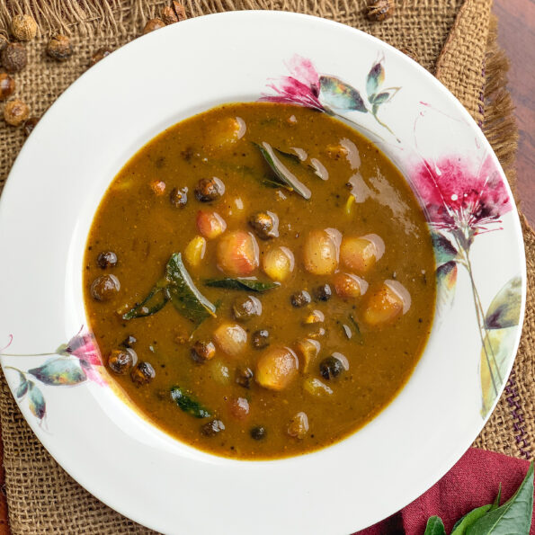 https://www.pontalo.net - Sundakkai / Manathakkali Kai Vathal Kuzhambu Recipe - A Spicy Tamarind Curry