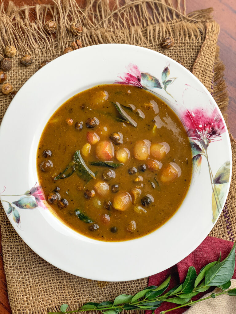 https://www.pontalo.net - Sundakkai / Manathakkali Kai Vathal Kuzhambu Recipe - A Spicy Tamarind Curry