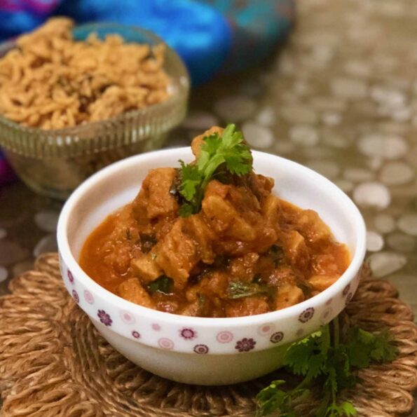 https://www.pontalo.net - Suran Kebab Masala Recipe - Yam In Tomato Onion Gravy