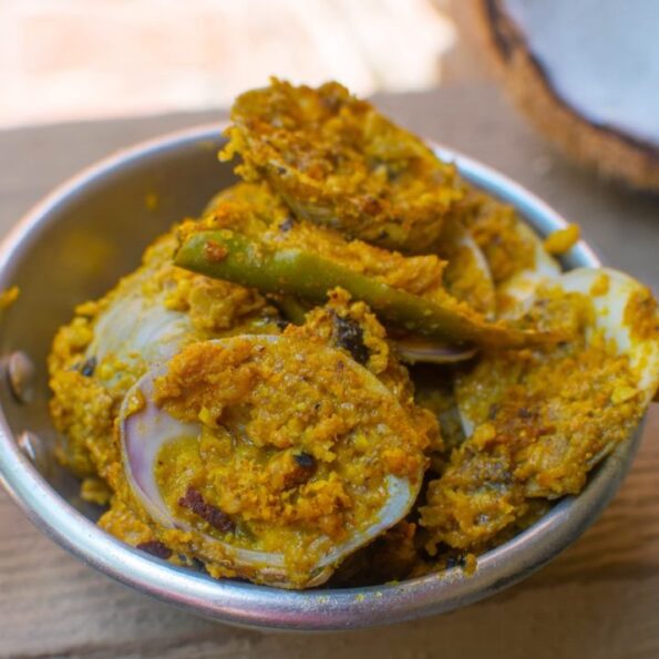 https://www.pontalo.net - Tisrayanche Suke Recipe (Goan Clams Dry)