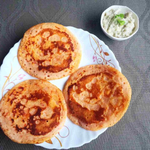 https://www.pontalo.net - Spicy Tomato Uttapam With Garlic Recipe