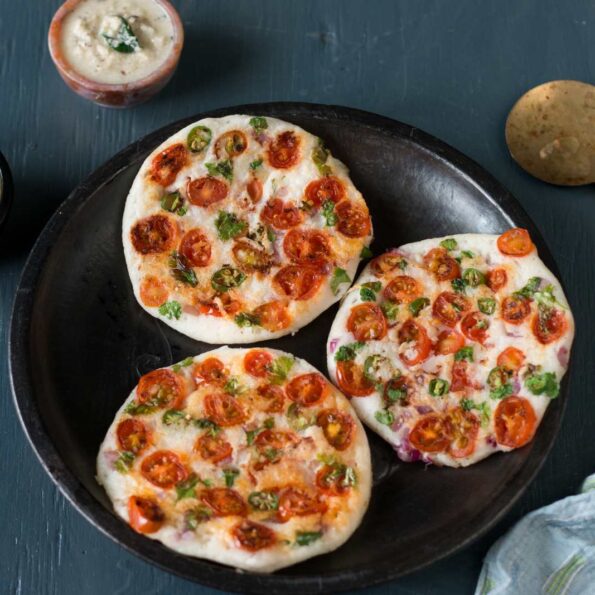 https://www.pontalo.net - Tomato Uttapam Recipe