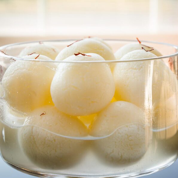 https://www.pontalo.net - Traditional Bengali Rasgulla Recipe - Cottage Cheese Balls In Sweetened Syrup