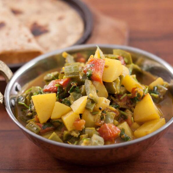 https://www.pontalo.net - Turai Aloo Ki Sabzi Recipe - Ridge Gourd Potato Curry