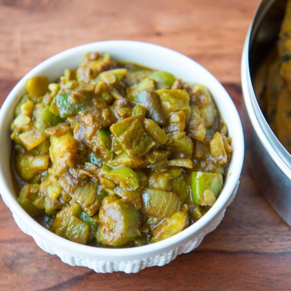 https://www.pontalo.net - Turai Pyaz Hari Mirch Ki Sabzi Recipe-Ridge Gourd Stir Fry With Green Chili And Onions