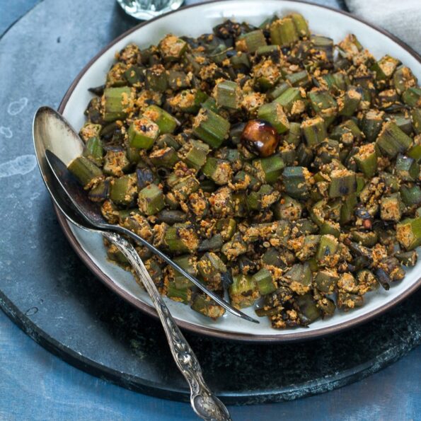 https://www.pontalo.net - Udupi Style Bendekayi Palya Recipe - Ladies Finger With Coconut