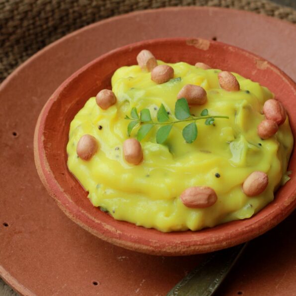 https://www.pontalo.net - Ukadpendi Recipe - Maharashtrian Style Spiced Rice Flour Porridge