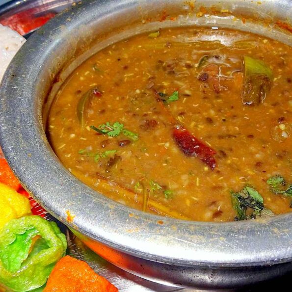 https://www.pontalo.net - Tamil Nadu Style Ulundhu Kuzhambu Recipe - Black Lentil Curry