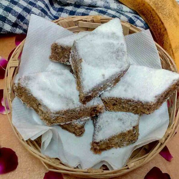 https://www.pontalo.net - Uparghi Laadu Recipe - Whole Wheat Flour & Banana Squares