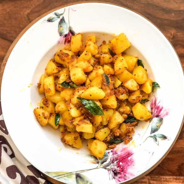 https://www.pontalo.net - Urulai Kizhangu Roast Recipe - Spicy Potato Roast Recipe