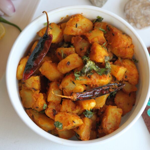 https://www.pontalo.net - Uttarakhand Aloo Ke Gutke Recipe