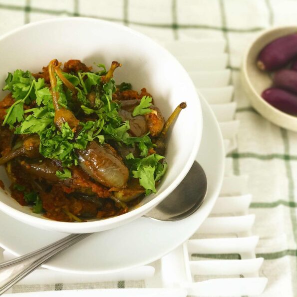 https://www.pontalo.net - Vankaya Ulli Karam Recipe - Eggplant In Spicy Onion Gravy