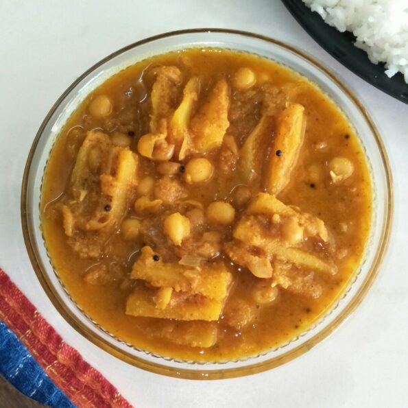 https://www.pontalo.net - Karwar NKGSB style Vataane Ananasaa Shaak Recipe- Pineapple & Whites Peas Sabzi