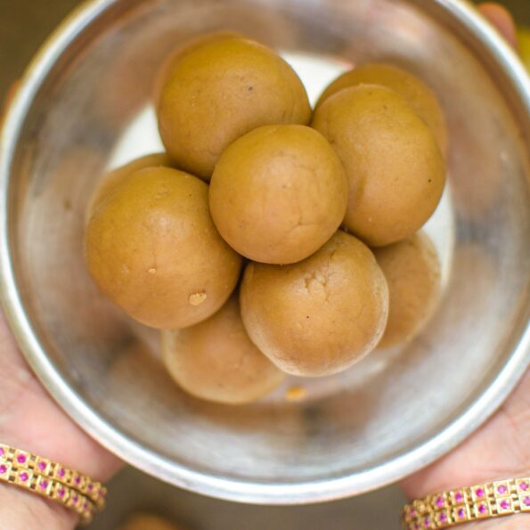 https://www.pontalo.net - Wheat Ladoo With Jaggery Recipe