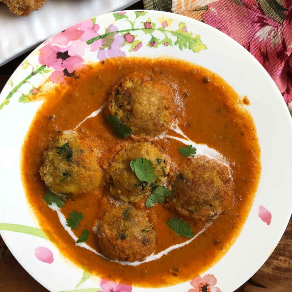 https://www.pontalo.net - Suran Kofta Curry Recipe - Yam Kofta Curry