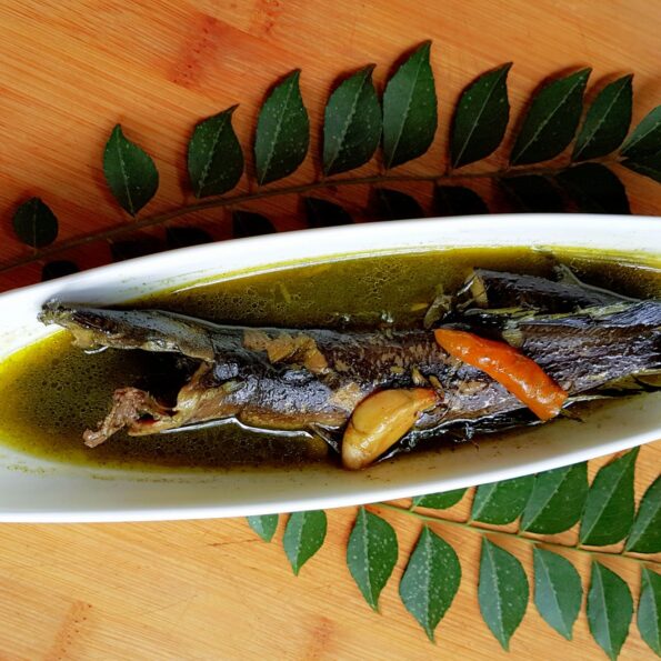 https://www.pontalo.net - Assamese Style Walking Catfish In Curry Leaf Gravy Recipe