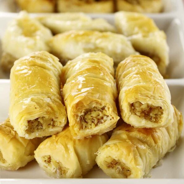 https://www.pontalo.net - Baklava Rolls Recipe - Turkish Sweet Rolls