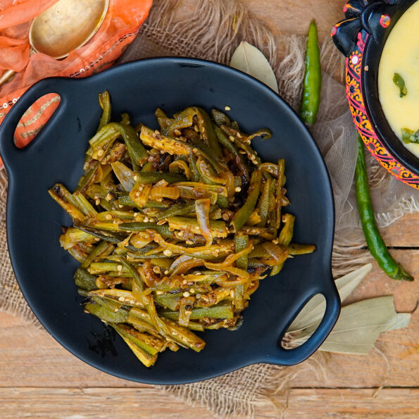 https://www.pontalo.net - Pyaz Wali Bhindi Recipe | Bhindi Do Pyaza - Okra Onion Stir Fry