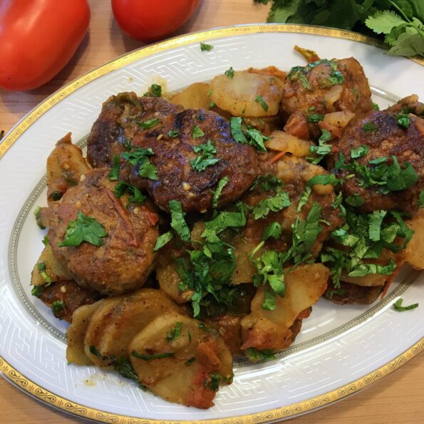 https://www.pontalo.net - Kachi Tikya Recipe  - Chicken In Tomato Gravy With Potatoes