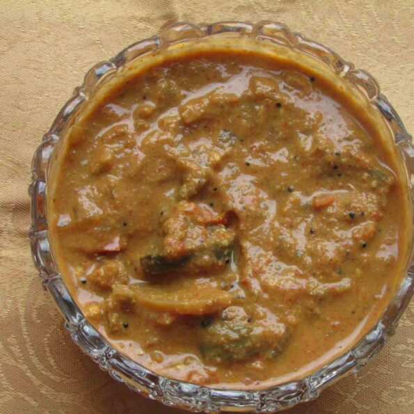 https://www.pontalo.net - Kathiri Urulai Masala Kuzhambu Recipe - Brinjal And Potato Masala Gravy