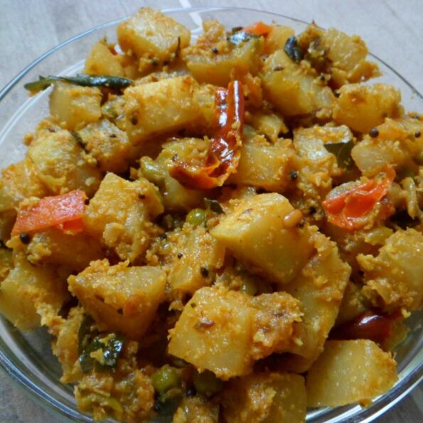 https://www.pontalo.net - Kohlrabi Recipe (Knol Khol Poriyal)