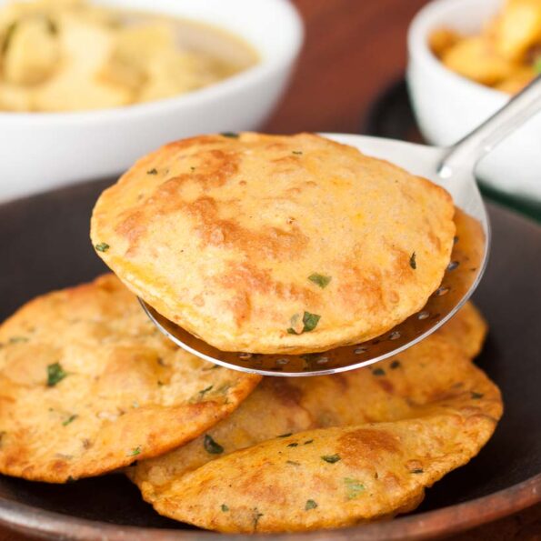 https://www.pontalo.net - Lasun Batata Poori Recipe - Spiced Coriander Fried Bread Recipe